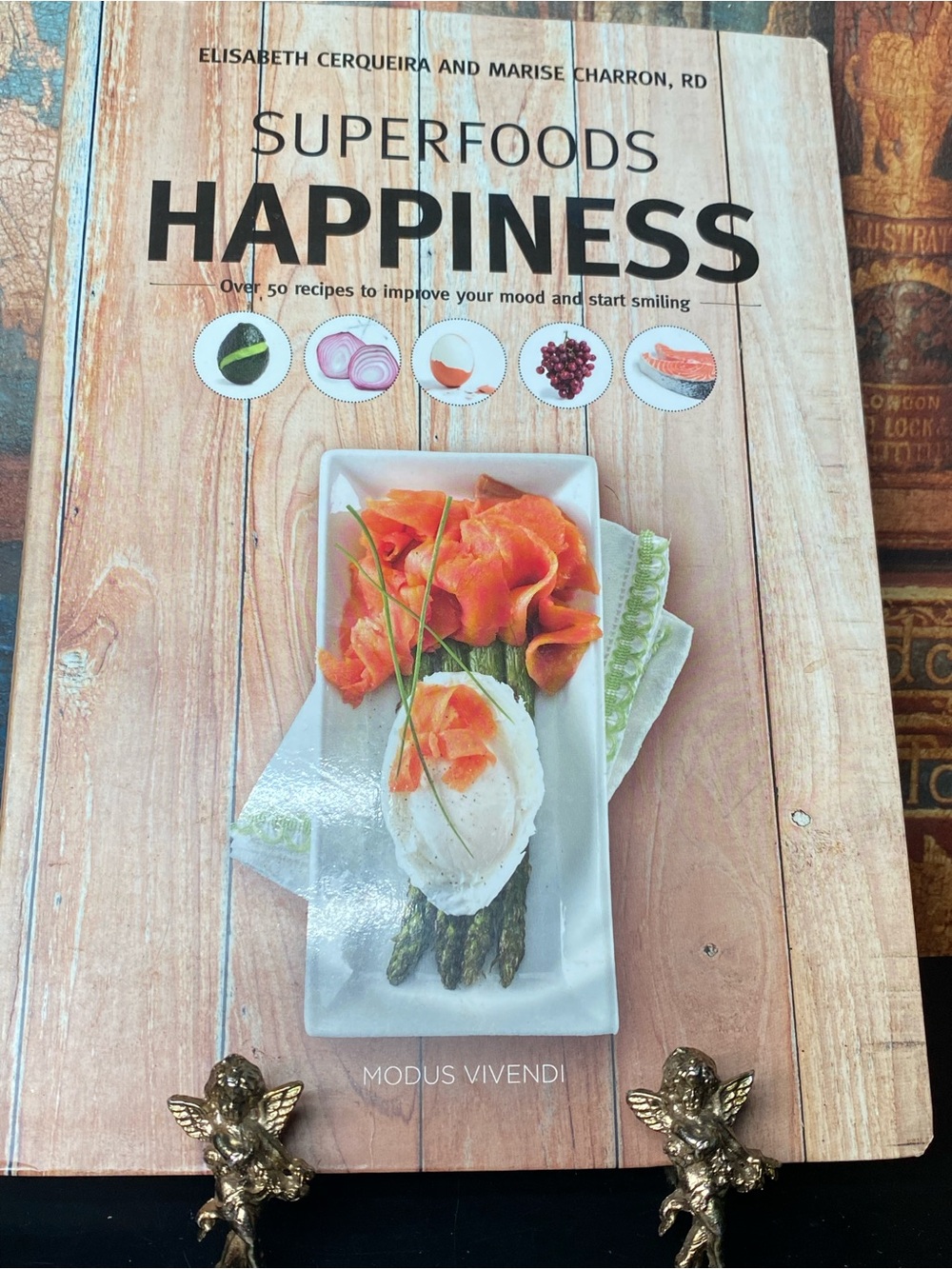 3📚/$25 Book - SUPERFOODS HAPPINESS by E Cerquira and M Charron